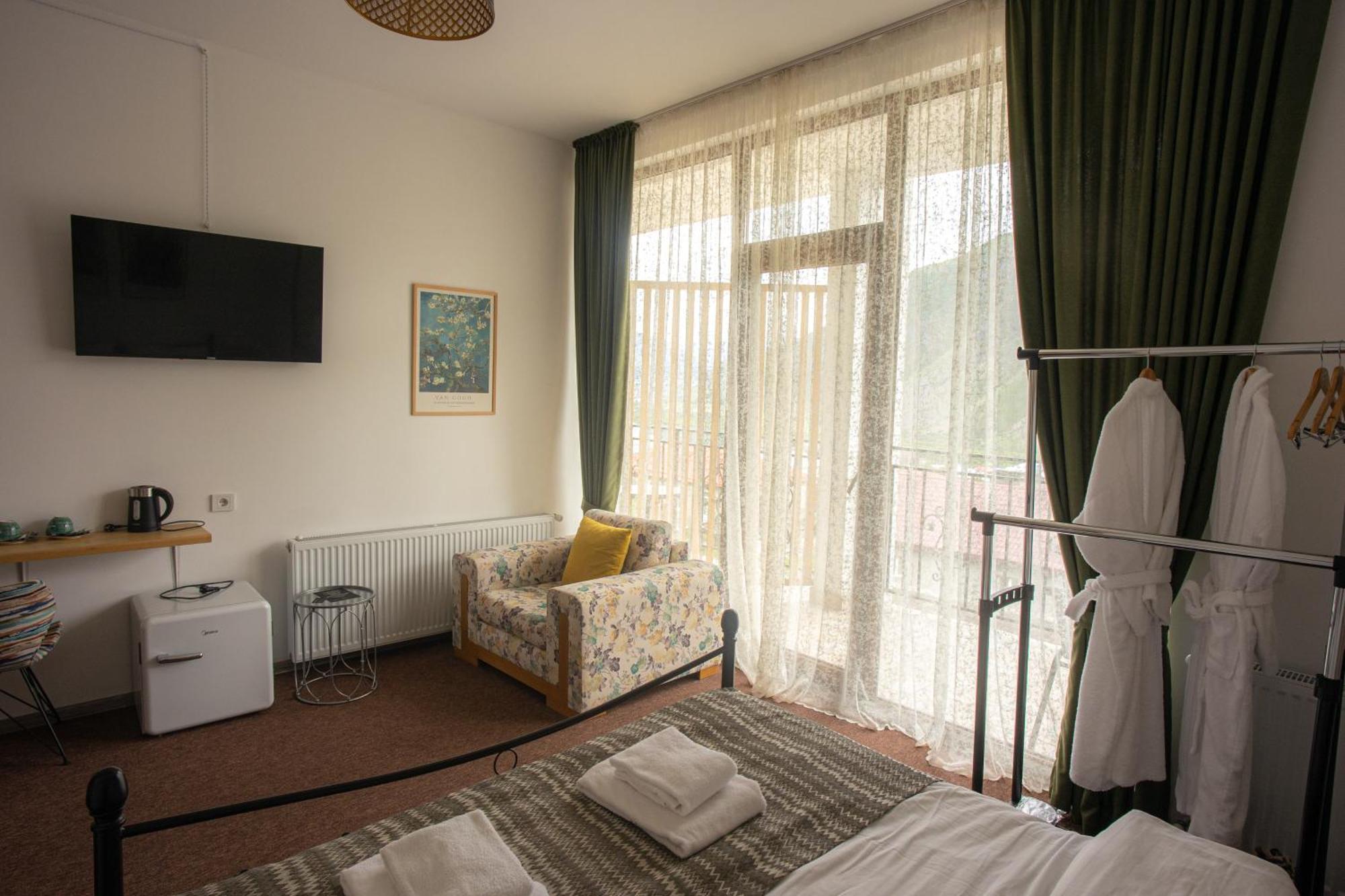 Mood Hotel Kazbegi מראה חיצוני תמונה