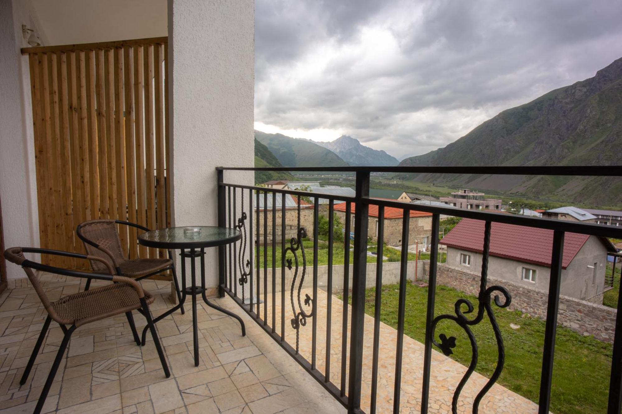 Mood Hotel Kazbegi מראה חיצוני תמונה
